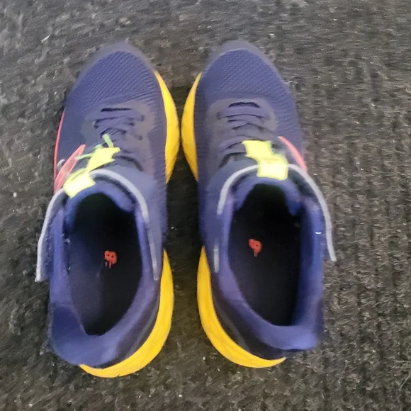 New Balance Kids' Navy and Red Sneakers - Picture 5 of 8